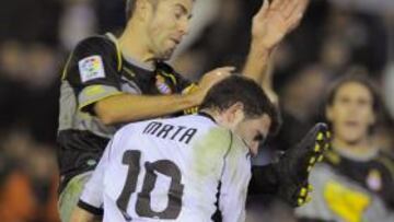 <b>PELEA Y GOL. </b>Mata siempre dio la cara y, al final, el gol de la victoria che fue obra suya.