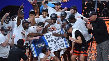 Mar 13, 2021; Las Vegas, NV, USA; Oregon State Beavers players celebrate with their ticket to 2021 March Madness after defeating the Colorado Buffaloes 70-68 at T-Mobile Arena. Mandatory Credit: Stephen R. Sylvanie-USA TODAY Sports