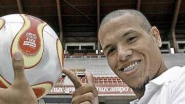 El delantero sevillista Luis Fabiano quiere golear en la Romareda.