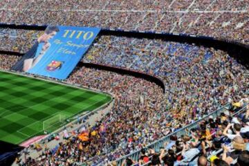 Homenaje y minuto de silencio guardado en memoria del exentrenador del club Francesc 'Tito' Vilanova, fallecido el pasado viernes a los 45 años, antes del comienzo del partido correspondiente a la trigésimo sexta jornada de Liga que disputan frente al Getafe en el estadio Camp Nou de Barcelona. 