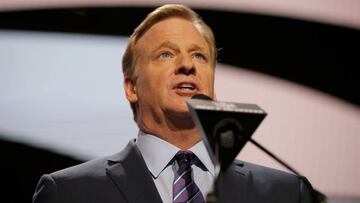 CHICAGO, IL - APRIL 28: NFL Commissioner Roger Goodell speaks during the first round of the 2016 NFL Draft at the Auditorium Theatre of Roosevelt University on April 28, 2016 in Chicago, Illinois.   Jon Durr/Getty Images/AFP
 == FOR NEWSPAPERS, INTERNET, TELCOS &amp; TELEVISION USE ONLY ==