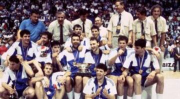 Drazen Petrovic, campeón de Europa con Yugoslavia en 1989 junto a compañeros como Kukoc, Divac y Radja.