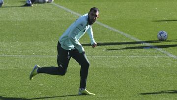 Borja Iglesias, en un entrenamiento del Betis.