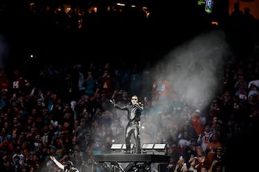 Actuación de Bizarrap y Daddy Yankee durante el descanso del partido.