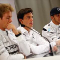 Mercedes lanza un aviso al campeón Lewis Hamilton