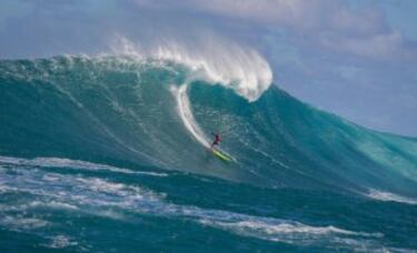 Paige Alms hizo historia en Jaws convirtiéndose en la primera chica que gana el evento en categoría femenina, el Pe'ahi Women's Challenge. 