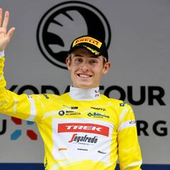 Golpe doble de Skjelmose: gana la crono y es nuevo líder