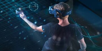 Las HTC Vive Pro permiten usar mandos y además moverse físicamente por un escenario