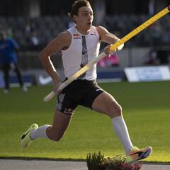 Duplantis no puede con la marca de Bubka al aire libre