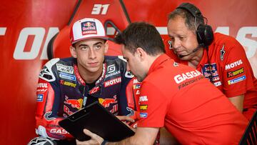 Pedro Acosta en su box.