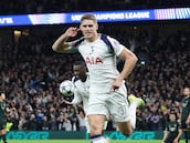 La otra toma del golazo de Micky van de Ven en Champions que apunta al Puskas