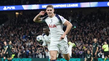 La otra toma del golazo de Micky van de Ven en Champions que apunta al Puskas