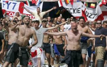 Brutal images of warring football fans in Marseille