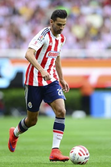 Raúl López, defensa de Chivas.