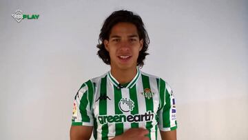 Betis publicó en su cuenta de Twitter un audio de Guardado explicando el popular adjetivo. Además, un mensaje de Lainez expresando lo emocionado por su tanto en Europa League.