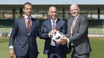 24/07/18 ASAMBLEA REAL FEDERACION ESPAÑOLA DE FUTBOL RFEF
LUIS RUBIALES PRESIDENTE ALEKSANDER CEFERIN PRESIDENTE UEFA GIANNI INFANTINO PRESIDENTE FIFA