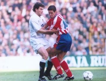 (1994/1995) Partido Primera División entre el Atlético de Madrid y el Valencia  Simeone