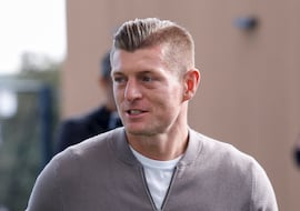 Kroos vuelve a pisar una peluquería 15 años después: “Estoy nervioso”