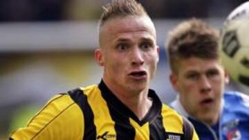 El Manchester United ha anunciado la contratación del lateral izquierdo holandés Alexander Buttner, que llega procedente del Vitesse Arnhem y ha firmado por cinco temporadas con su nuevo equipo.