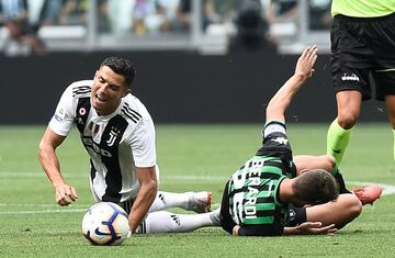 Soccer Football - Serie A - Juventus v U.S Sassuolo - Allianz Stadium, Turin, Italy - September 16, 2018  Juventus' Cristiano Ronaldo in action with Sassuolo's Domenico Berardi  