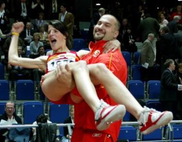 En 2005 gan la medalla de plata en los Campeonatos de Europa indoor celebrados en Madrid, donde salt 1,99 m y solo fue batida por la rusa Anna Chcherova.