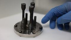 Fascinación de los científicos cuando cae en sus manos el objeto de metal que no ha sido fabricado en la Tierra