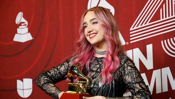 Ela Taubert poses with the Best New Artist award at the 25th Annual Latin Grammy Awards in Miami, Florida, U.S., November 14, 2024. REUTERS/Marco Bello TPX IMAGES OF THE DAY