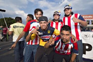 Mira el Color del Clásico Nacional celebrado en el Estadio Azteca en una nueva batalla entre el América y las Chivas.