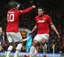 Van Persie guía la remontada del United con un 'hat-trick'