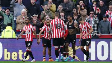 12 March 2022, United Kingdom, London: Brentford's Ivan Toney (2nd R) celebrates scoring his side's first goal during the English Premier League soccer match between Brentford and Burnley at Brentford Community Stadium. Photo: John Walton/PA Wir