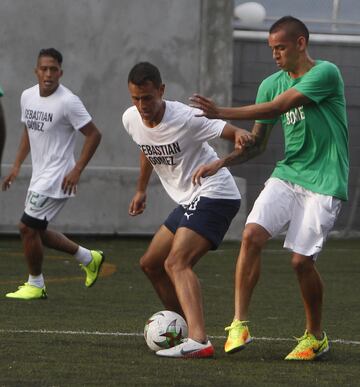 La cancha sintética Villa del Socorro, del barrio Andalucía en Medellín, recibió a varios jugadores profesionales de los equipos antioqueños. Sebastián Gómez, Andrés Ricaurte, Neider Moreno, Daniel Muñoz, entre muchos más.