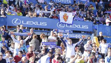 La afici&oacute;n del Real Zaragoza apoya al equipo frente al Deportivo en el &uacute;ltimo partido disputado en La Romareda.