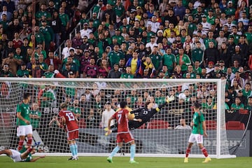   Guillermo Ochoa of Mexico receives goal 1-2 of Mexico during the game Mexican National Team (Mexico) vs Colombia, the friendly match in preparation for the FIFA World Cup Qatar 2022 at Levis Stadium, on September 27, 2022.

<br><br>

 Guillermo Ochoa de Mexico recibe gol 2-3 durante el partido Seleccion Mexicana (Mexico) vs Colombia, amistoso de preparacion rumbo a la Copa Mundial de la FIFA Qatar 2022, en el Estadio Levis, el 27 de septiembre de 2022.