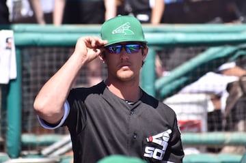 Los White Sox combinaron su uniforme color negro con el logotipo retro y la gorra en color verde por St. Patrick's Day.