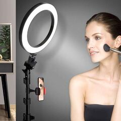 Este aro de luz LED con trípode y varios modos de iluminación suma más de 12.500 valoraciones