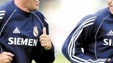 <b>¡VANDERLEI DEPORTISTA!</b>Ayer en el entrenamiento del Real Madrid se observó una imagen muy curiosa: Vanderlei realizó carrera continua durante veinte minutos al lado de Roberto Carlos, lo que provocó las bromas de los futbolistas del Real Madrid con su entrenador.