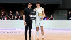 Vasilije Micic, base de Atlanta Hawks, y Hugo González, MVP de la Euroliga Júnior.