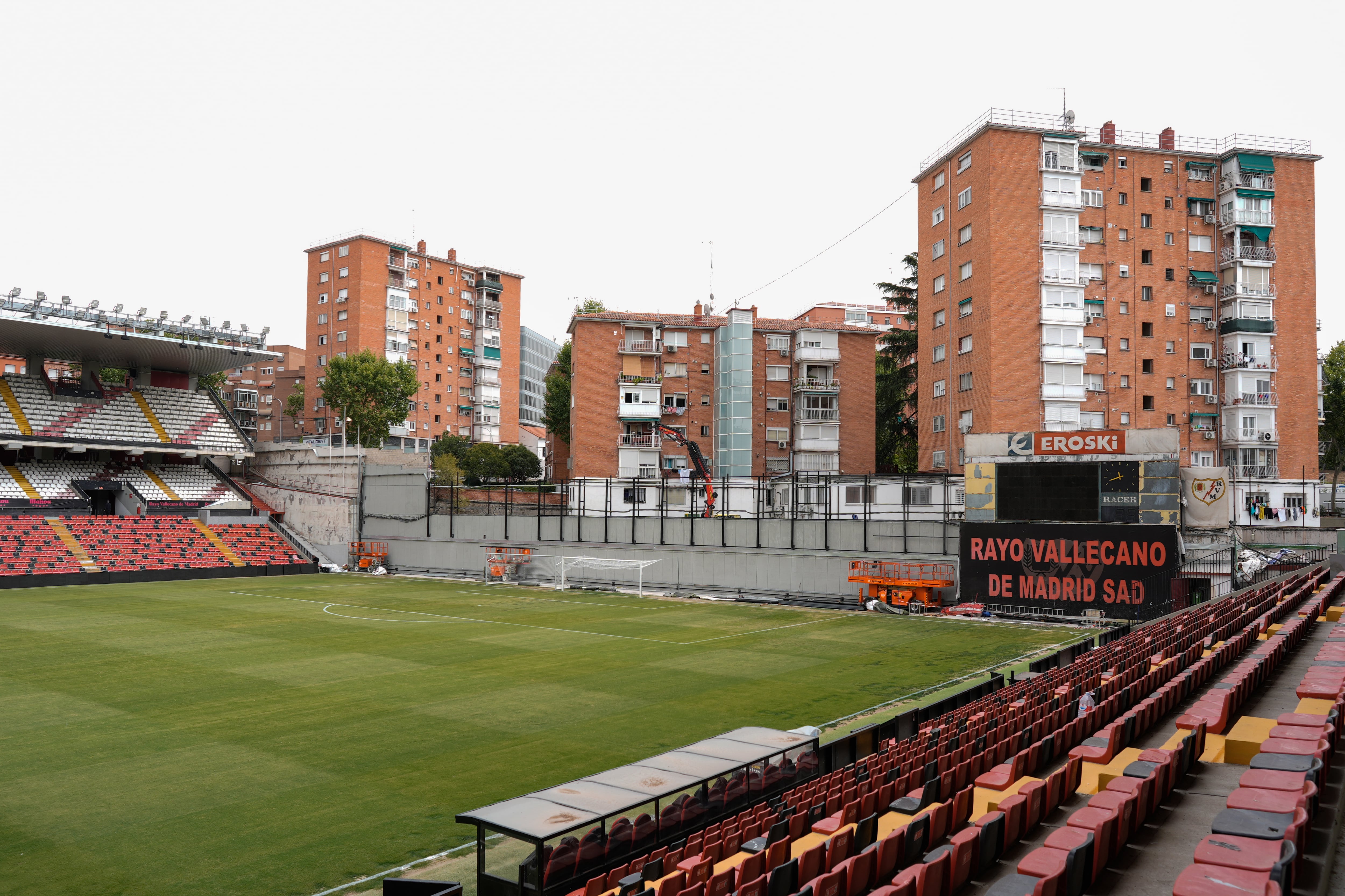 Los incidentes entre radicales del Lech Poznan y Rayo dejan al menos un herido