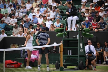 Russia's Mirra Andreeva complaints to the umpire as she playas against US player Madison Keys during their women's singles tennis match on the eighth day of the 2023 Wimbledon Championships at The All England Tennis Club in Wimbledon, southwest London, on July 10, 2023. (Photo by Daniel LEAL / AFP) / RESTRICTED TO EDITORIAL USE
