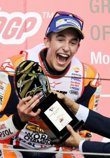 Marc Márquez celebra el título mundial. 