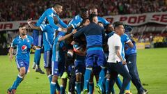 Los jugadores de Millonarios celebrando el gol de Henry Rojas ante Santa Fe que le dio la estrella 15 al equipo azul