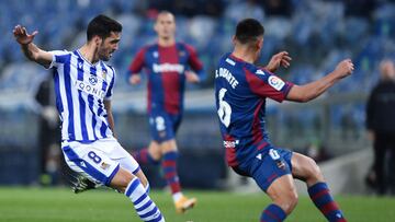 Mikel Merino ante Duarte.