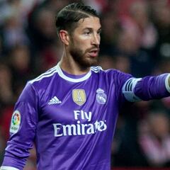 Insultos a Sergio Ramos y vítores a Rakitic y Alves en el preludio