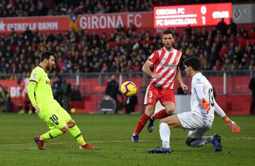 El jugador del Barcelona, Leo Messi, marca el 0-2 al Girona. 