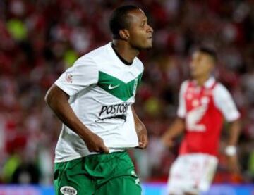 Luis Fernando Mosquera: El vallecaucano de 28 años debutó con Santa Fe en el 2008, equipo en el que estuvo un año y marcó 11 goles. Pasó a Nacional en el 2012 hasta el 2013, allí acumuló 2335 minutos y un campeonato de Liga.