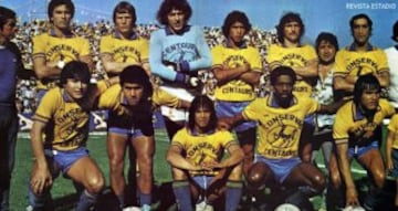 San Luis sólo ha variado su short y algunos tonos negro o azules en su camiseta, pero el amarillo canario siempre como color dominante.