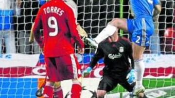 <b>EL SEGUNDO DE IVANOVIC. </b>El defensa serbio hizo de esta manera su segundo tanto de la noche, el 1-2 para el Chelsea.