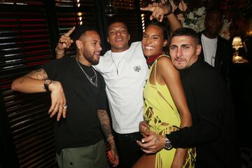 Neymar, Cindy Bruna, Marco Verratti y MBappé.