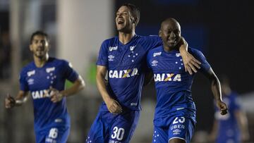 Cruzeiro golea y tiene un pie en octavos; Vasco, eliminado