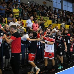 En Nava se impone el saludo
de su afición al equipo rival